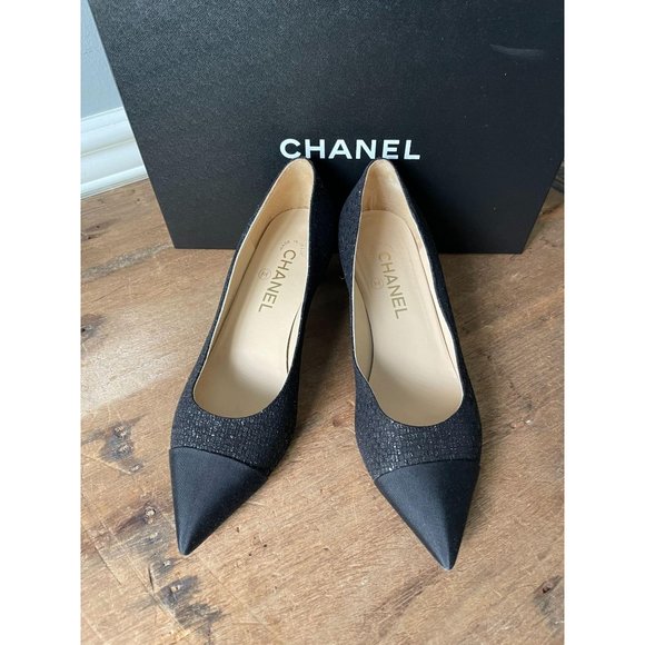 Gabrielle CHANEL Coco Black Tweed Cap Toe Low Pump - Picture 11 of 13